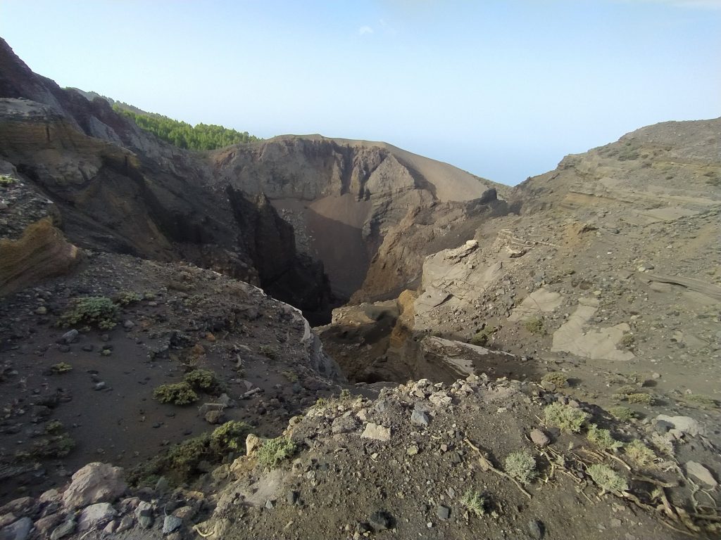 cráter del Hoyo Negro, ruta de los volcanes de la palma