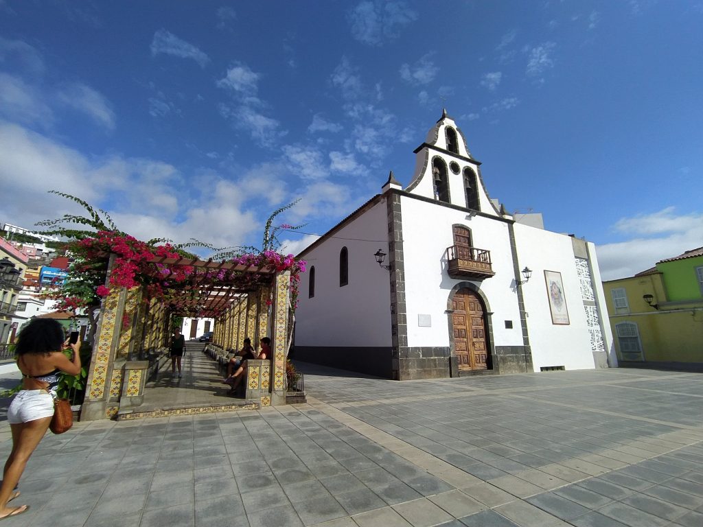 Plaza de España y la Iglesia de San Miguel Arcángel, la isla de La Palma