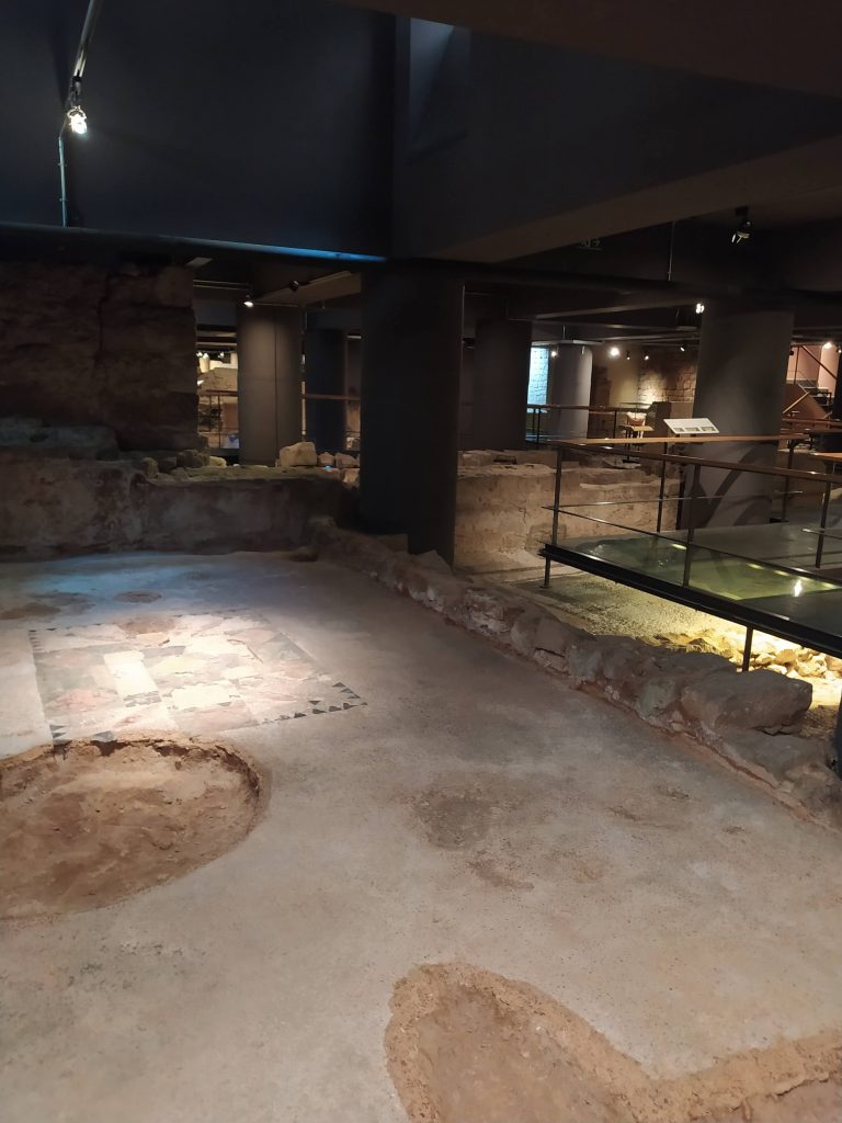 Descubrir la Barcelona romana en el subsuelo de la Plaça del Rei