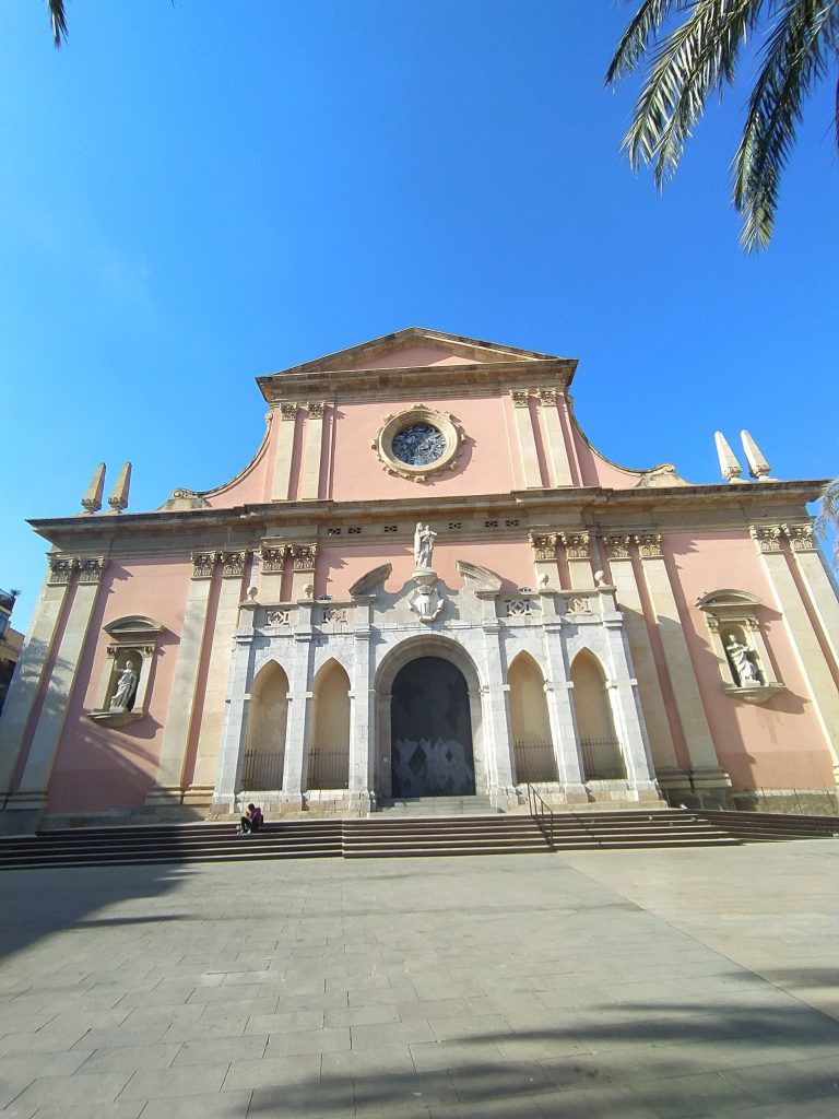 Parroquia de San Antoni Abad, QUÉ VER EN 2 DÍAS EN VILANOVA I LA GELTRÚ