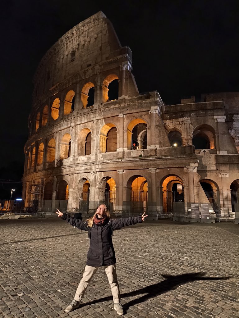 Foto nocturna del Coliseo, qué ver en Roma en 4 días
