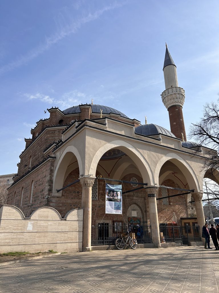 Mezquita Banya Bashi, qué ver en Sofía en 1 día