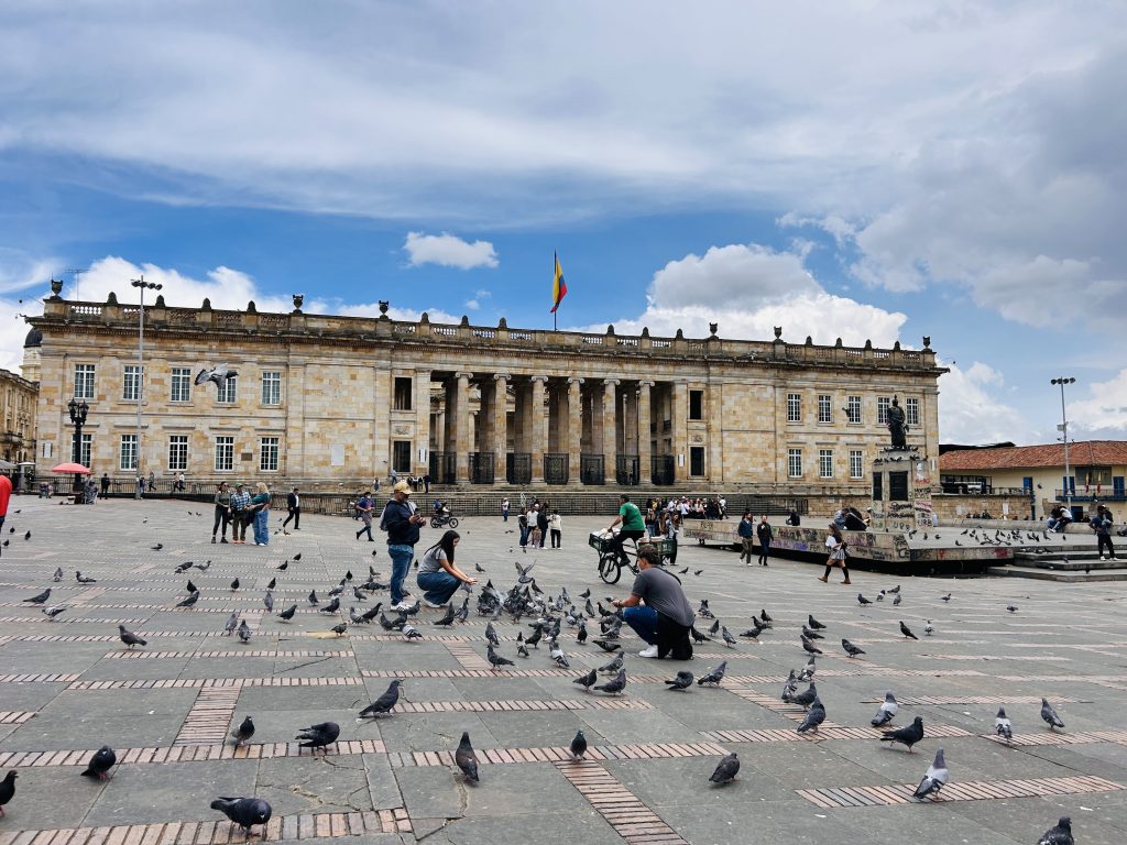 Plaza de Bolívar, Vale la pena visitar Bogotá